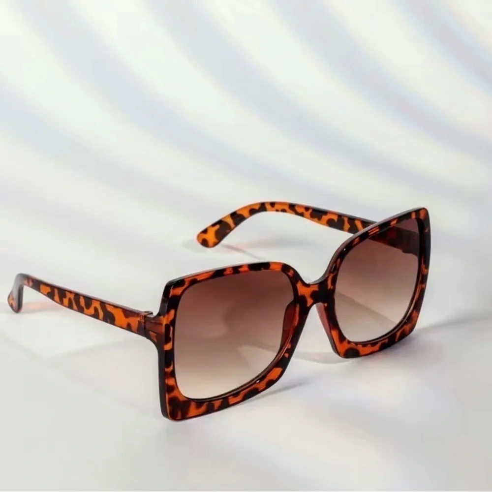 Oversized Square Brown animal print Sunglasses new
